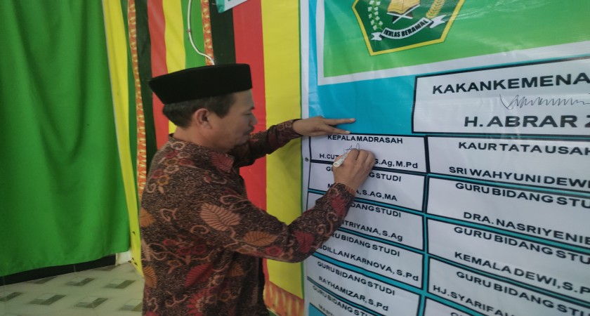 MAN 1 ACEH BARAT MELAKSANAKAN PENANDATANGANAN DAN DEKLARASI ZONA INTEGRITAS