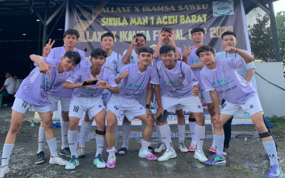 PERTANDINGAN FUTSAL YANG DIBUAT OLEH ALUMNI DENGAN SISWA (IKAMSA)